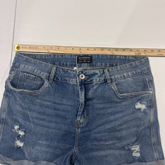BloomChic Denim Shorts Womens 16 Blue Distressed Rolled Hem Mid Rise Stretch Poc - Picture 4 of 16